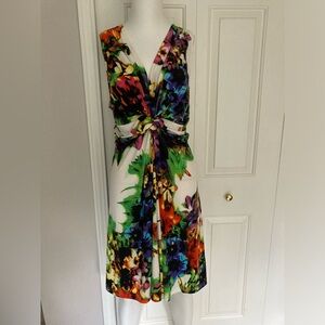 Cute sleeveless dress that ties in back